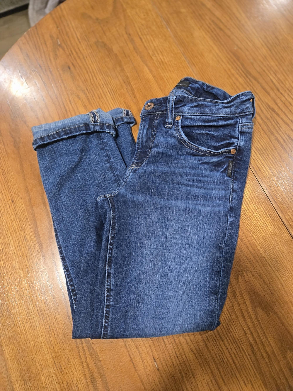 Silver Jeans Co. Suki Mid Rise Curvy Fit Capri Jeans Dark Indigo Wash 26x23.5